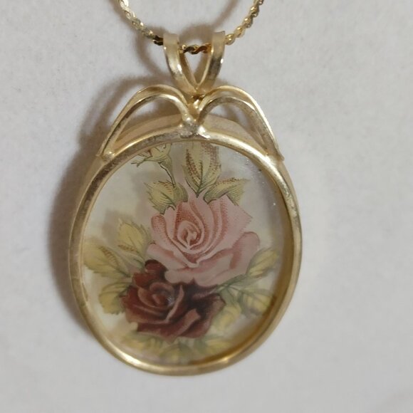 Roses Pendant Necklace 29 Inch Vintage Flowers Oval Pink Red Gold Tone Frame - Picture 2 of 10